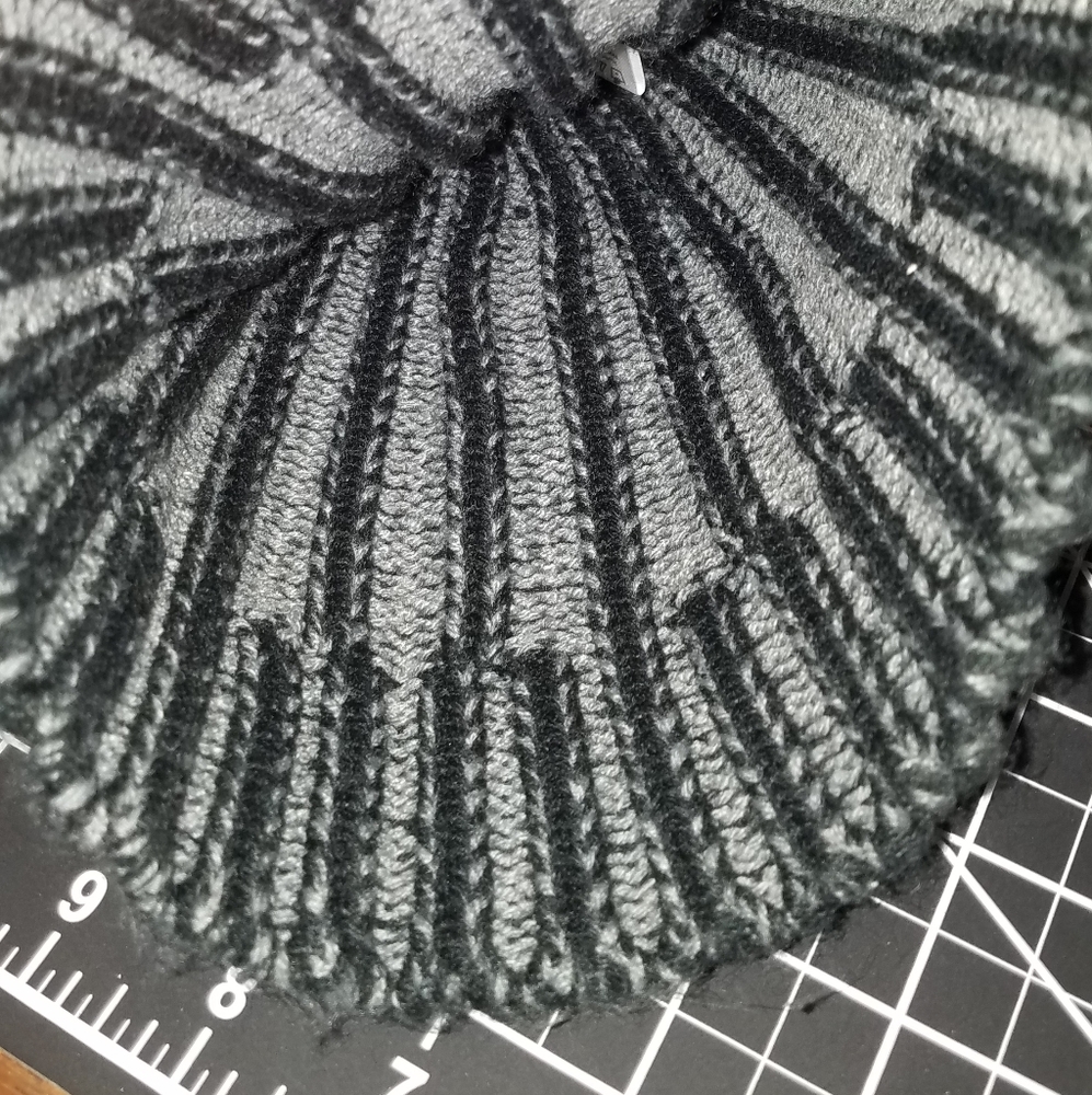 Black and grey beanie - Picture 2 of 5